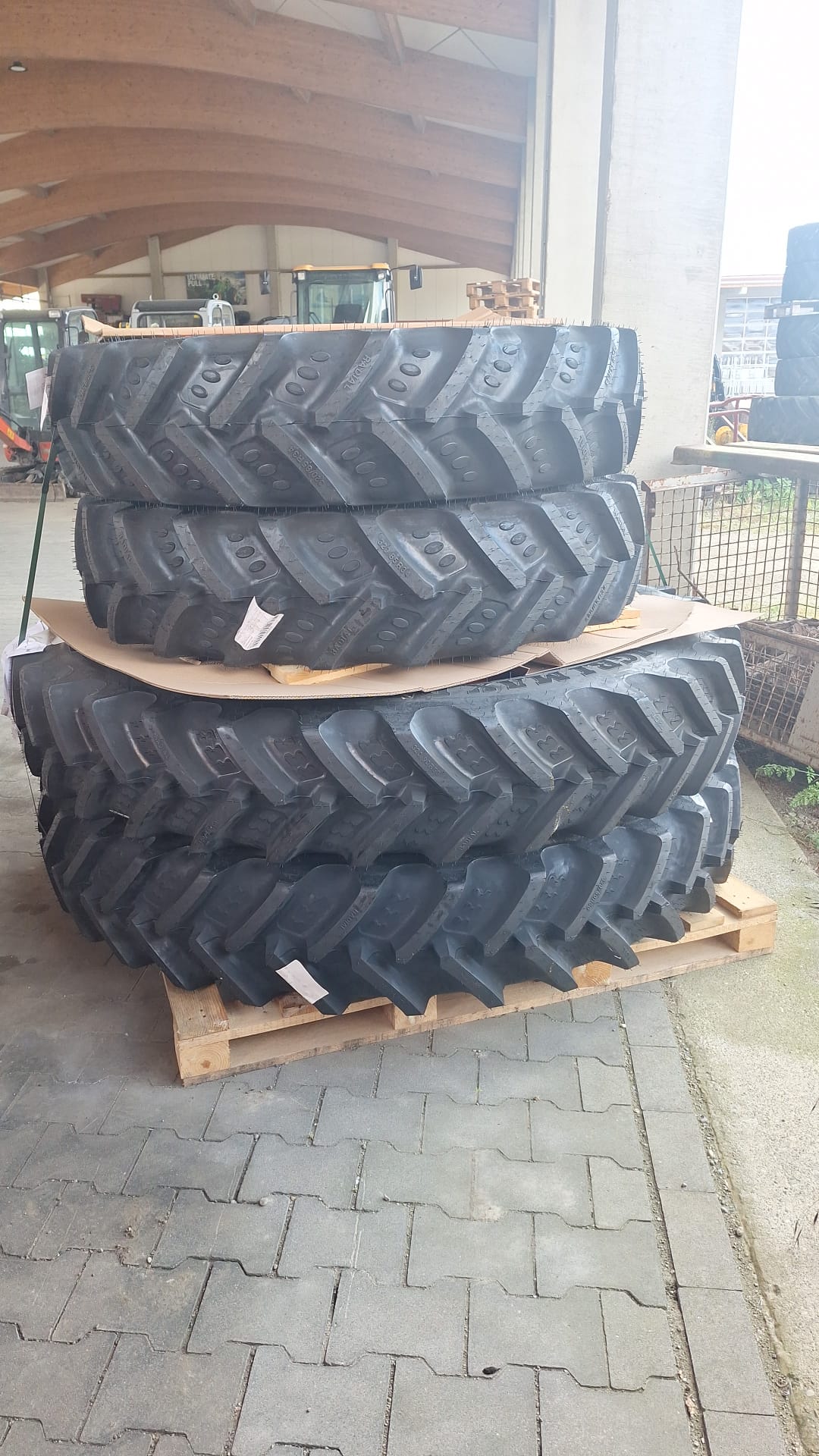 320/90R50 BKT / 320/85R34 BKT Pflegeräder Kubota / ZF