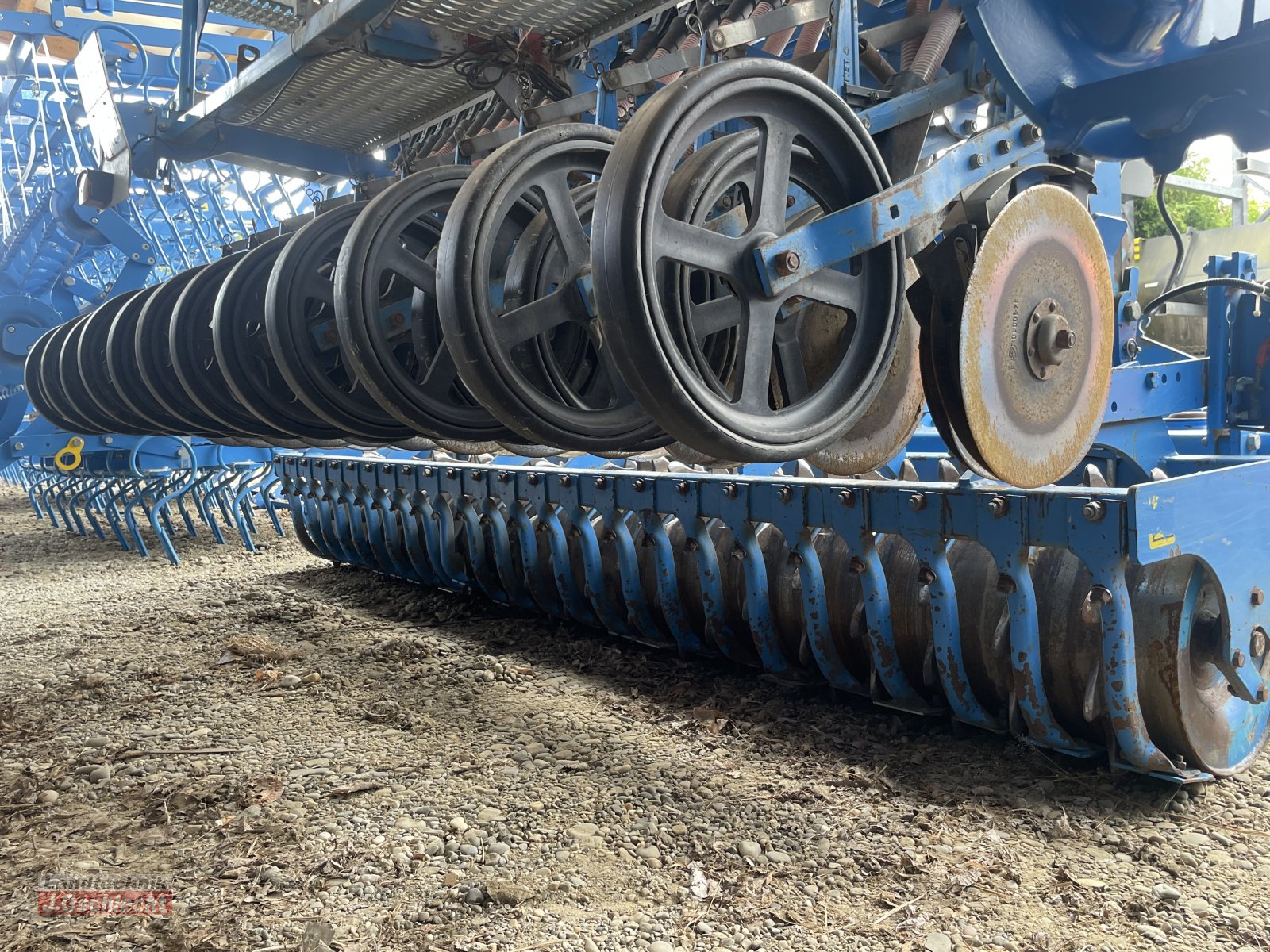 Lemken Zirkon 7/300 + Saphir 7/300 Drillmaschinenkombination – Bild 4