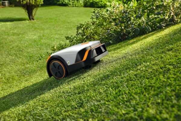 02c73922-59b8-43e7-a8c9-8f60368b91df.jpg Stihl Mähroboter Akku iMow 3