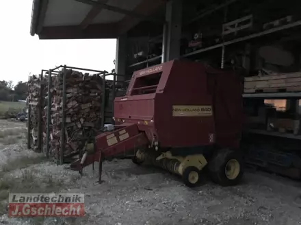 New Holland 640 B Bale Command Rundballenpresse
