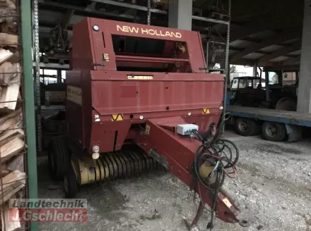 New Holland 640 B Bale Command Rundballenpresse