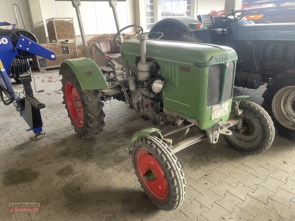 Schlüter SL15b Traktor